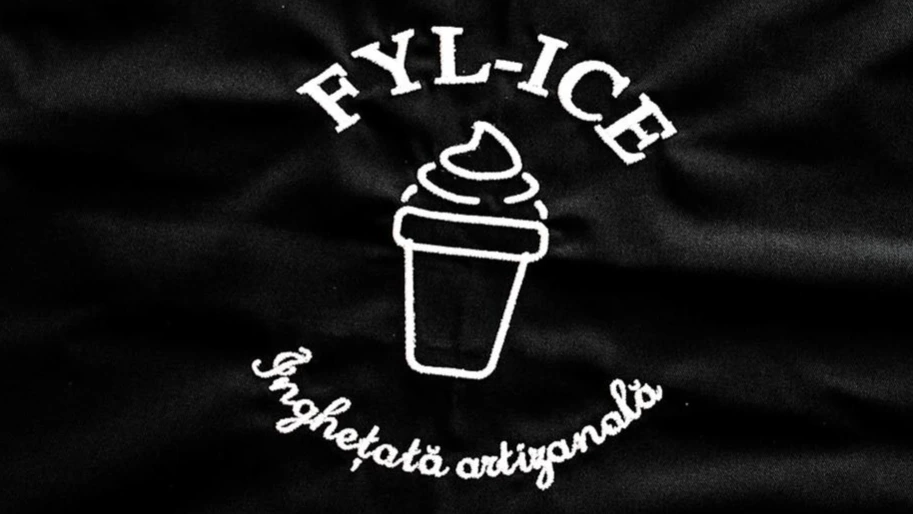 Sorturi personalizate prin broderie pentru HoReCa realizate de NIUA Labs pentru FYL-ICE Înghețată Artizanală