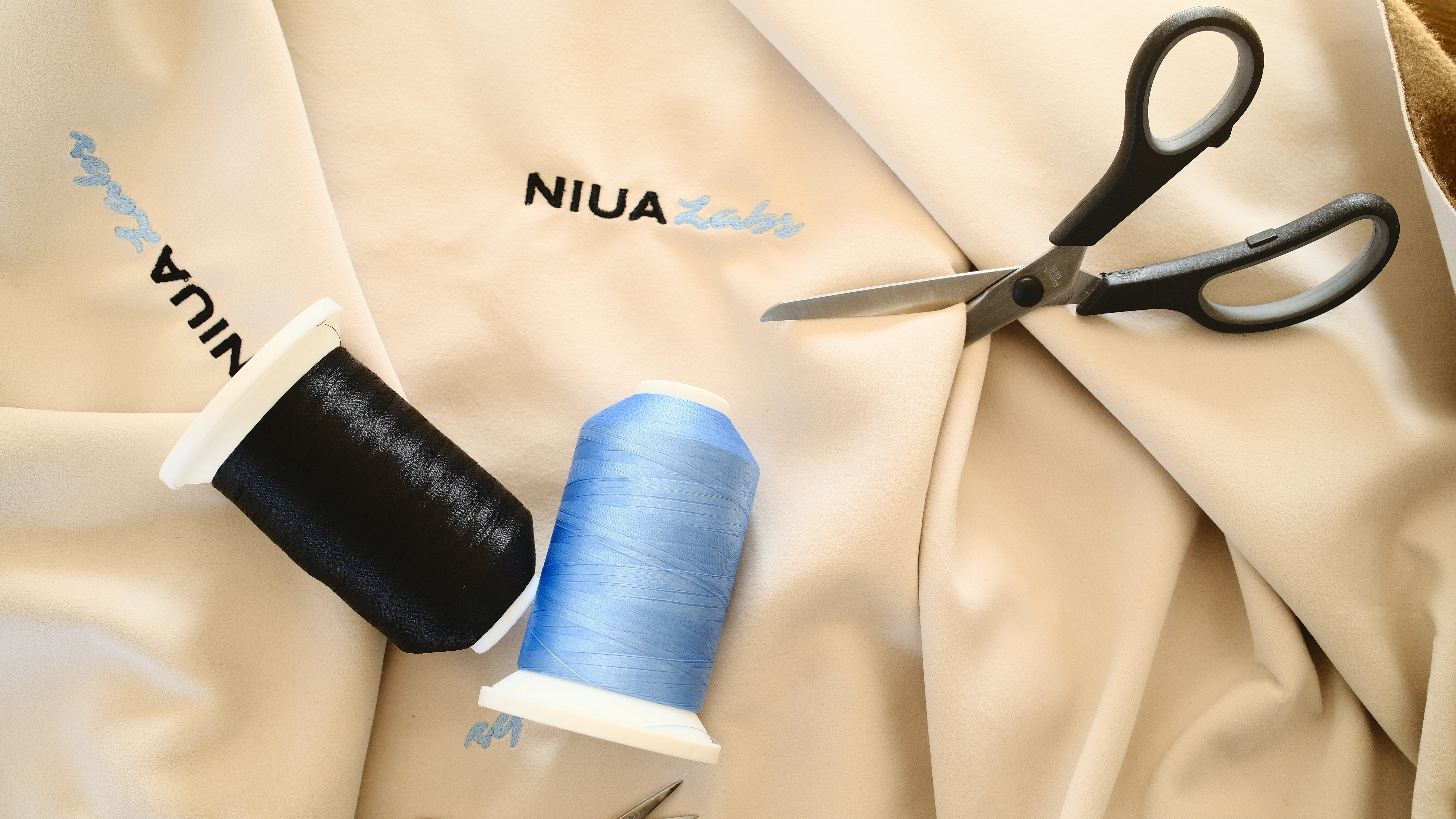 Broderie sau DTF? Diferența dintre cele două metode de personalizare textilă